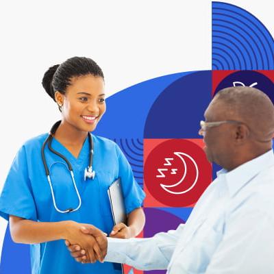 Un paciente saluda con un apretón de manos a una profesional de la salud.