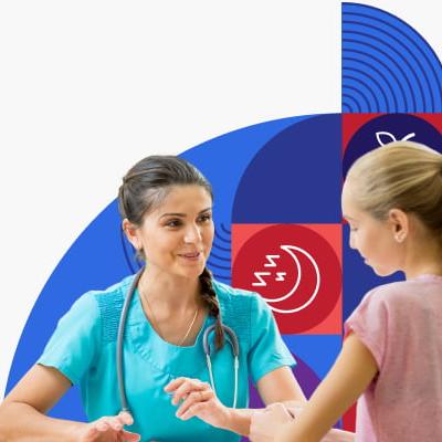 Una profesional de la salud habla con una niña.